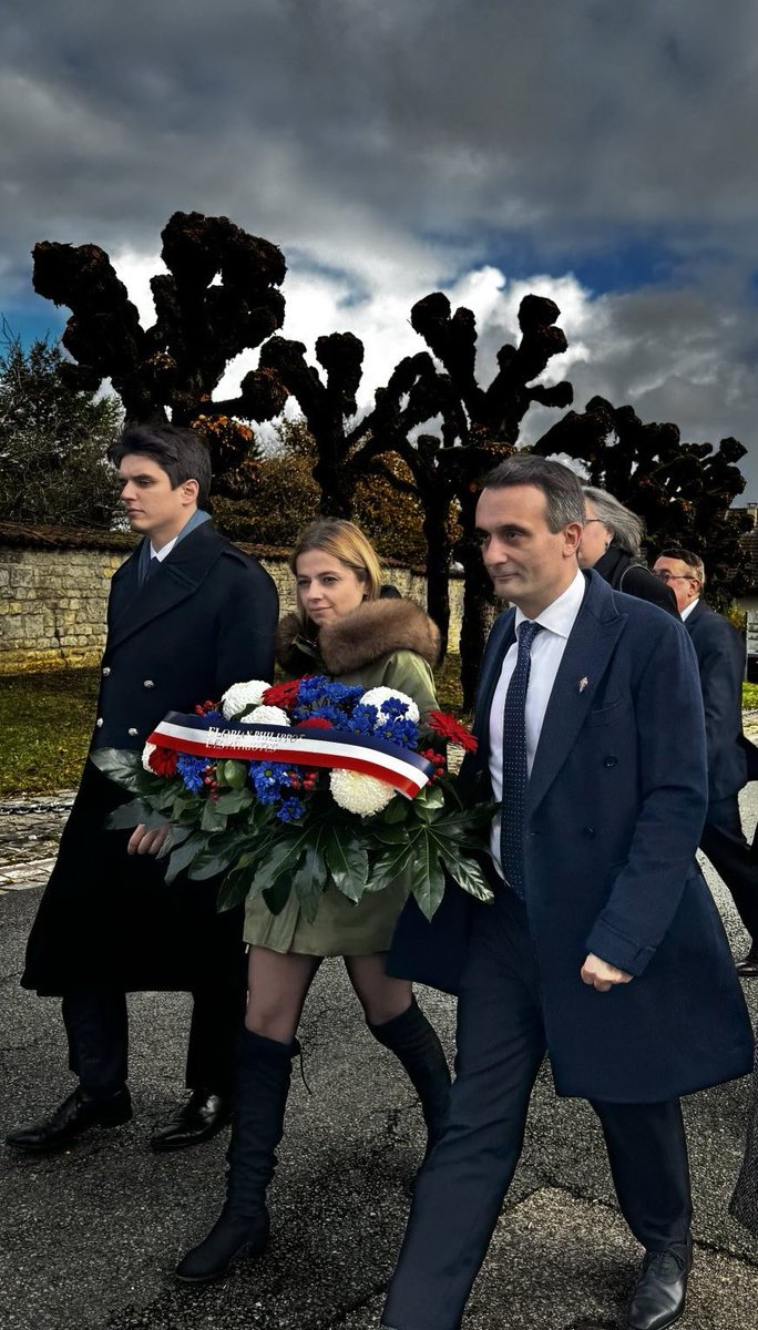 f_philippot's tweet image. Sur la tombe du général de Gaulle : hommage à l’homme de la France libre !

Frexit grandeur et indépendance nationale 🇫🇷
Un héritage plus actuel que jamais ! 

Dehors les traîtres, vive le général !