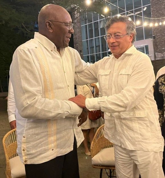 El vicepresidente de Cuba, Salvador Valdés Mesa, sostuvo fraternales encuentros con el presidente de Colombia, Gustavo Petro, y su homóloga, Francia Marquez Mina, en el contexto de la IV Cumbre CELAC-UE. 
cubadebate.cu/noticias/2025/…