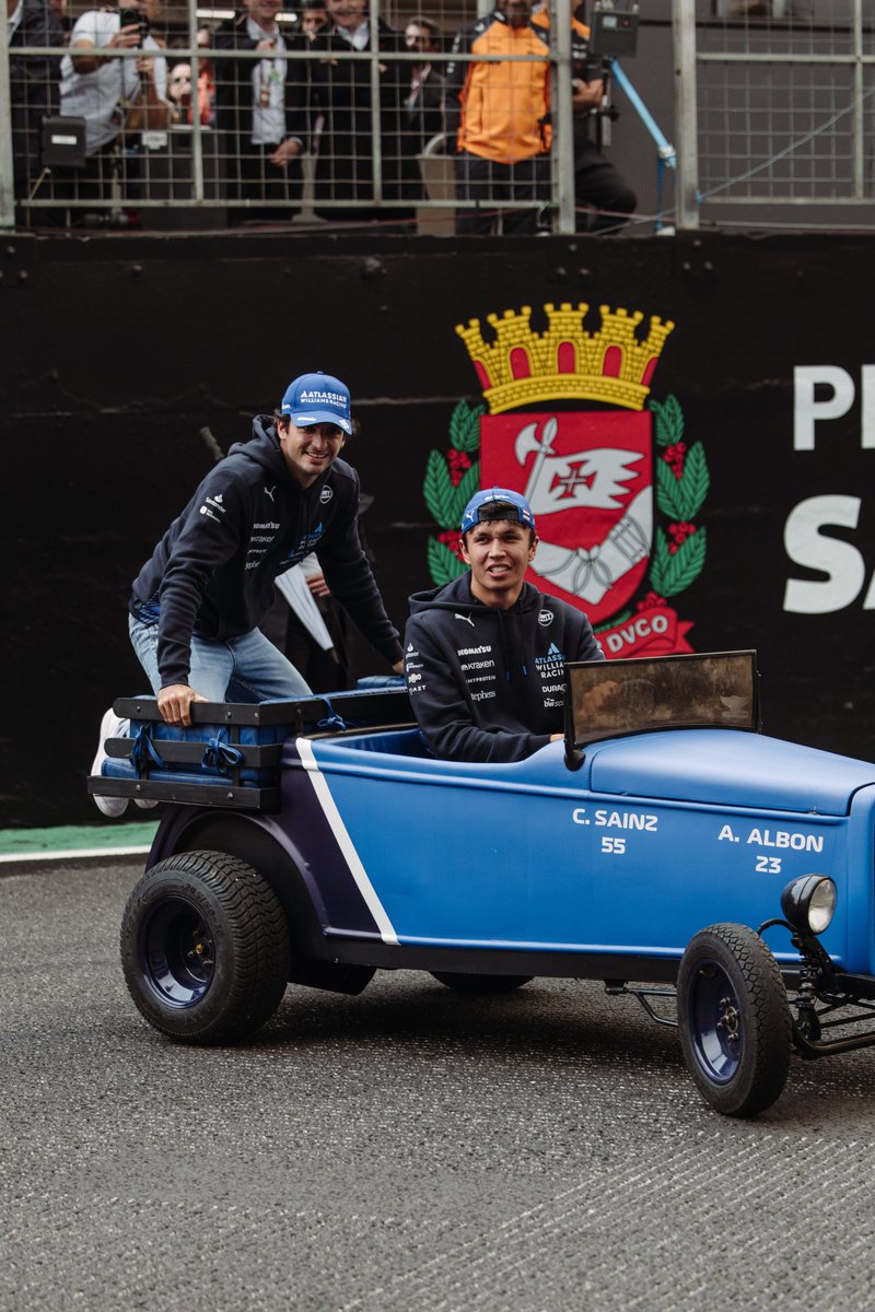 Formula1FRP's tweet photo. Drivers' parade fun 📸
#F1RP #BrazilGPRP https://t.co/M76JHcDFnv