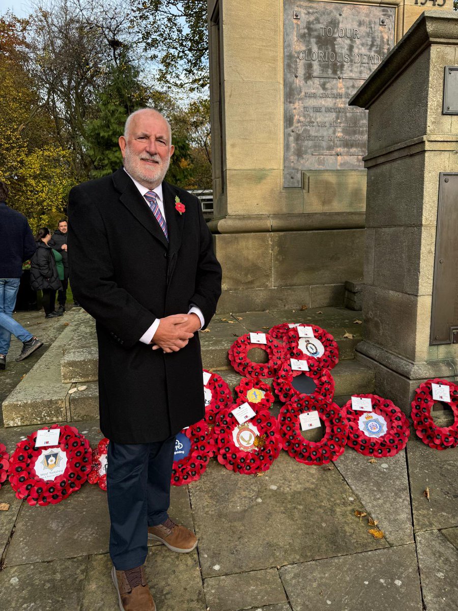 GolfLS18's tweet image. Lest we forget 🌺 

Today we remember and honour those who made the ultimate sacrifice. Our Treasurer, Ian Schofield, laid a wreath at Horsforth Cenotaph for all at Horsforth Golf Club.