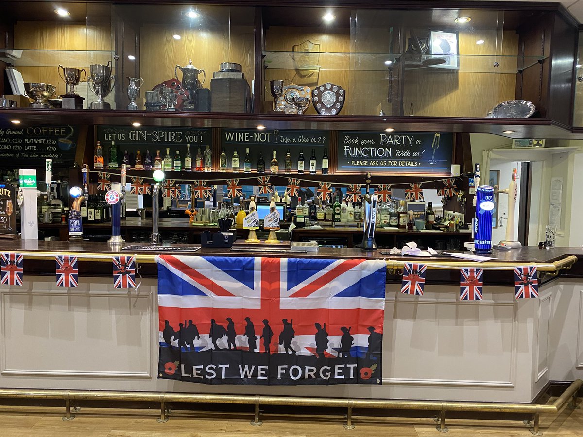 GolfLS18's tweet image. Lest we forget 🌺 

Today we remember and honour those who made the ultimate sacrifice. Our Treasurer, Ian Schofield, laid a wreath at Horsforth Cenotaph for all at Horsforth Golf Club.