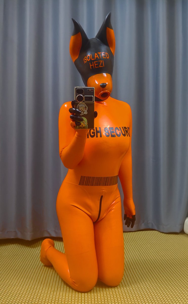 试穿一下=v=!下周拍这个！
一眼就相中了<a href="/FeturaX/">FeturaX</a> 家的角鼠还好有橙色还能定制！可算是找到东西适配我的乳胶囚服了呜呜呜太棒了