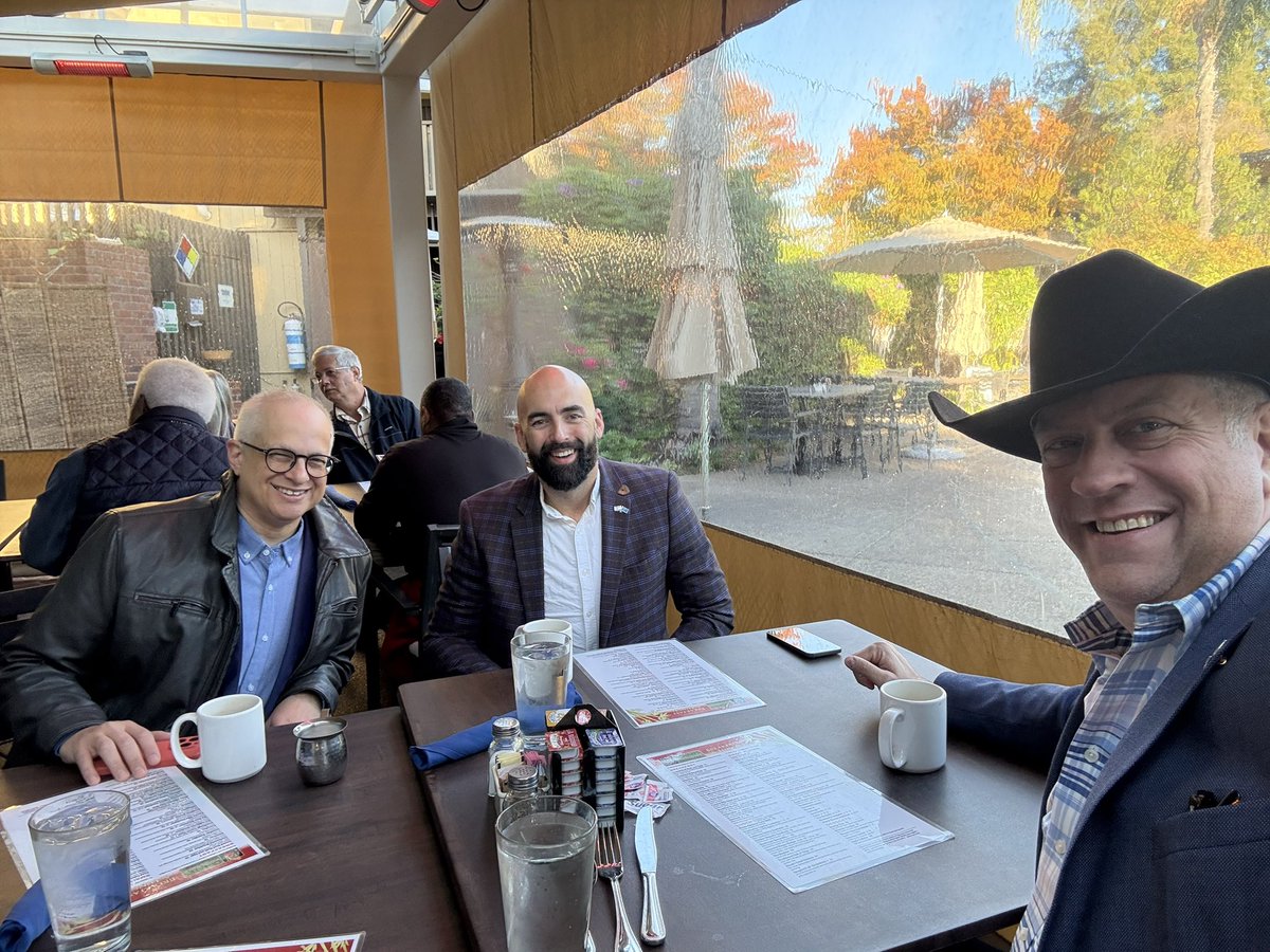 michaelasachs's tweet image. Morning coffee with @davidhazony and @Joe_Roberts01 to kick off the @z3_project conference!!
