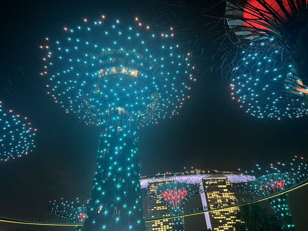 Intelligencv's tweet image. Gardens by the Bay Light Show