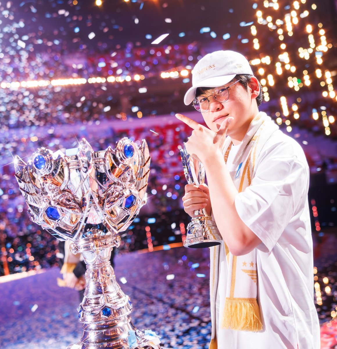 The first three-time World Champion ADC: Gumayusi!