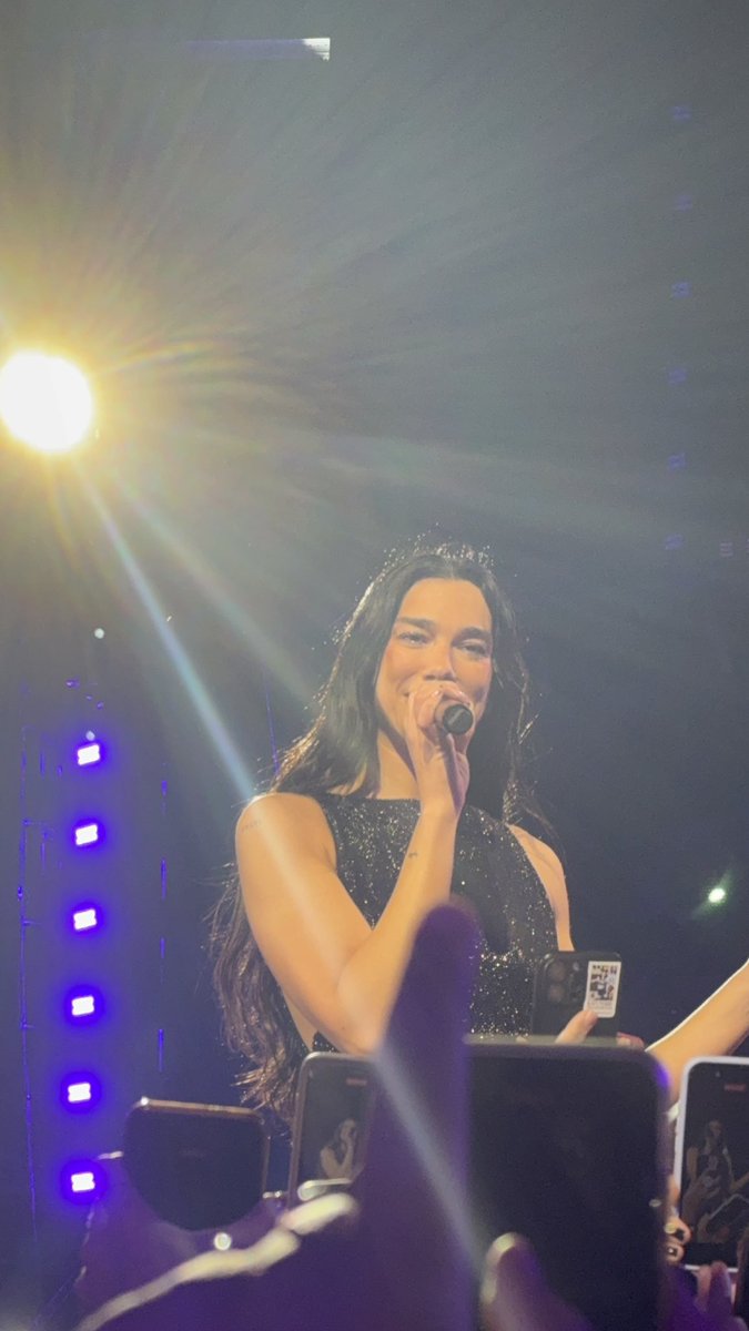 APAREZCO SOLO PARA DECIR QUE  ESTUVE A METROS DE DUA MAMÁ TE AMO