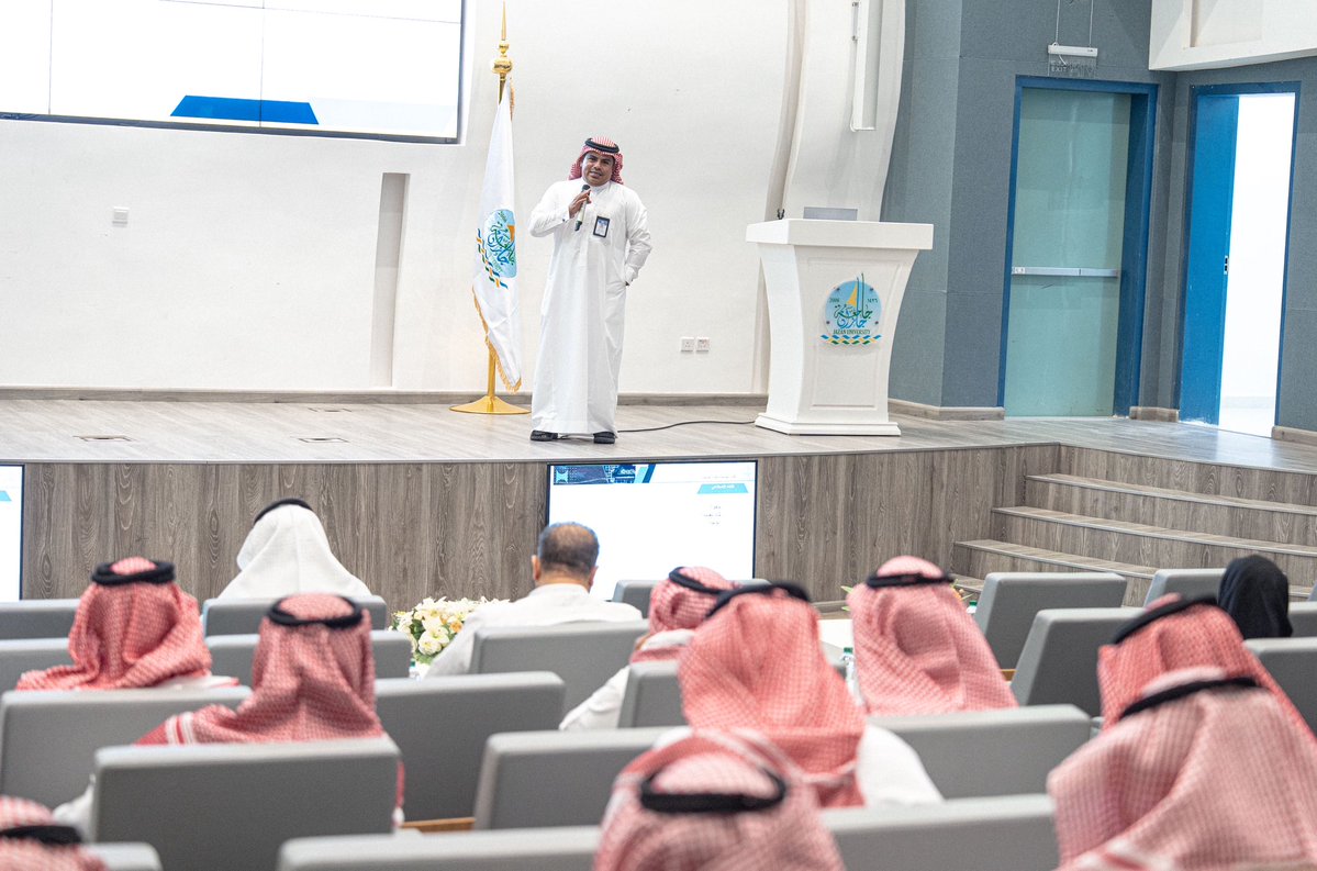 JazanUniversity's tweet image. #الجامعة_اليوم 📸
نفَّذت جامعة جازان المرحلة الثانية من تأهيل وإعداد أعضاء هيئة التدريس غير المتخصصين لتدريس مقرر مقدمة في الذكاء الاصطناعي، ضمن سلسلة ورش تقدمها كلية الهندسة وعلوم الحاسب حتى يوم الأربعاء من هذا الأسبوع، في إطار جهود الجامعة في مواكبة مستهدفات رؤية المملكة 2030…