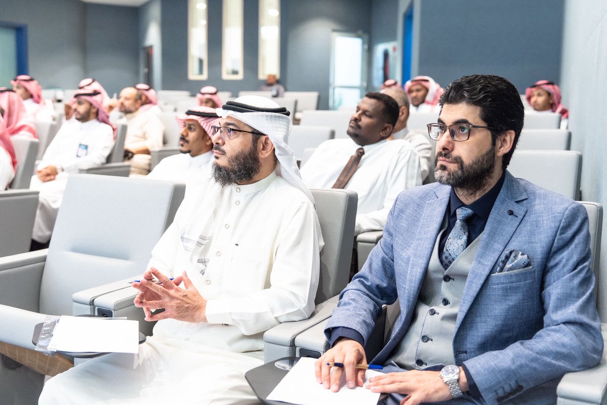 JazanUniversity's tweet image. #الجامعة_اليوم 📸
نفَّذت جامعة جازان المرحلة الثانية من تأهيل وإعداد أعضاء هيئة التدريس غير المتخصصين لتدريس مقرر مقدمة في الذكاء الاصطناعي، ضمن سلسلة ورش تقدمها كلية الهندسة وعلوم الحاسب حتى يوم الأربعاء من هذا الأسبوع، في إطار جهود الجامعة في مواكبة مستهدفات رؤية المملكة 2030…