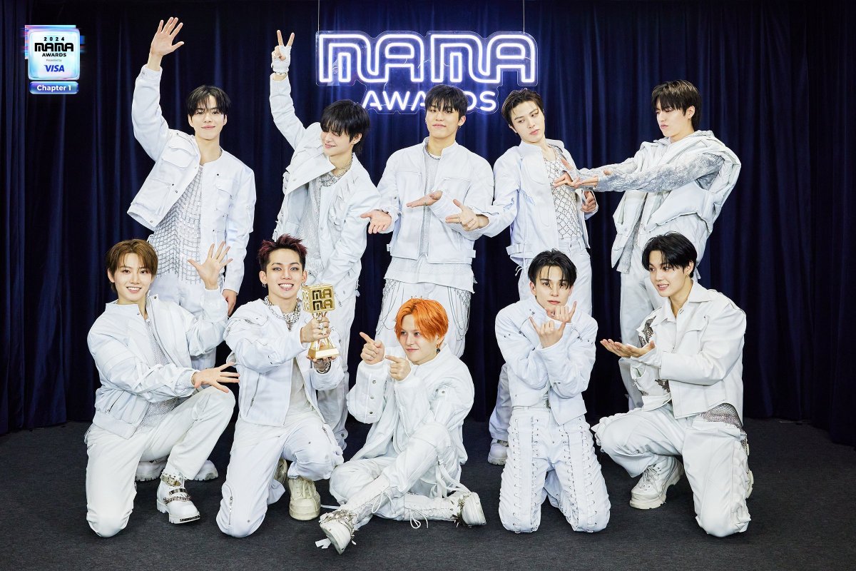 treasurepolls's tweet photo. 🍀 RT DEAL FOR TREASURE 🍀
MAMA Fans Choice 2nd Vote

🎁 200 vts sponsored by anon. teume

Rules:
⋆ RT &amp; Like this post (min.200)
⋆ Drop your Voting Certificate from Mnet+ with #TREASURE #2025MAMAVOTE using unique words (min.200) 

⏰ 8pm kst https://t.co/HMEXbCXazU