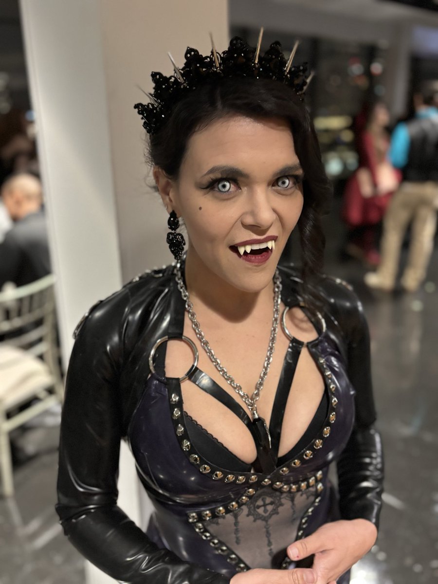 Mark_Meer's tweet photo. 🦇 More photos from @DarknessEmergnt in Atlanta, with @Cyndancer @Miss_Magitek @MagicalGirlFab…🩸
#VampireTheMasquerade #VampireLARP #Vampire #Vamily @ByNightStudios https://t.co/3mCmQHl1PH