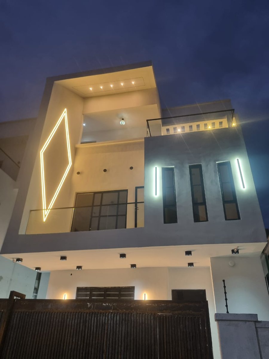 PresheyN's tweet photo. Our fully detached five-bedroom duplex at Ikota GRA is now ready for sale!
These three units of luxurious five-bedroom duplexes feature:

Swimming pool
Private cinema
Gym house
Master bedroom kitchenette
Lounge
Wine bar
Title of property: C of O
Selling price: From ₦420M https://t.co/2pOmCUWN8R