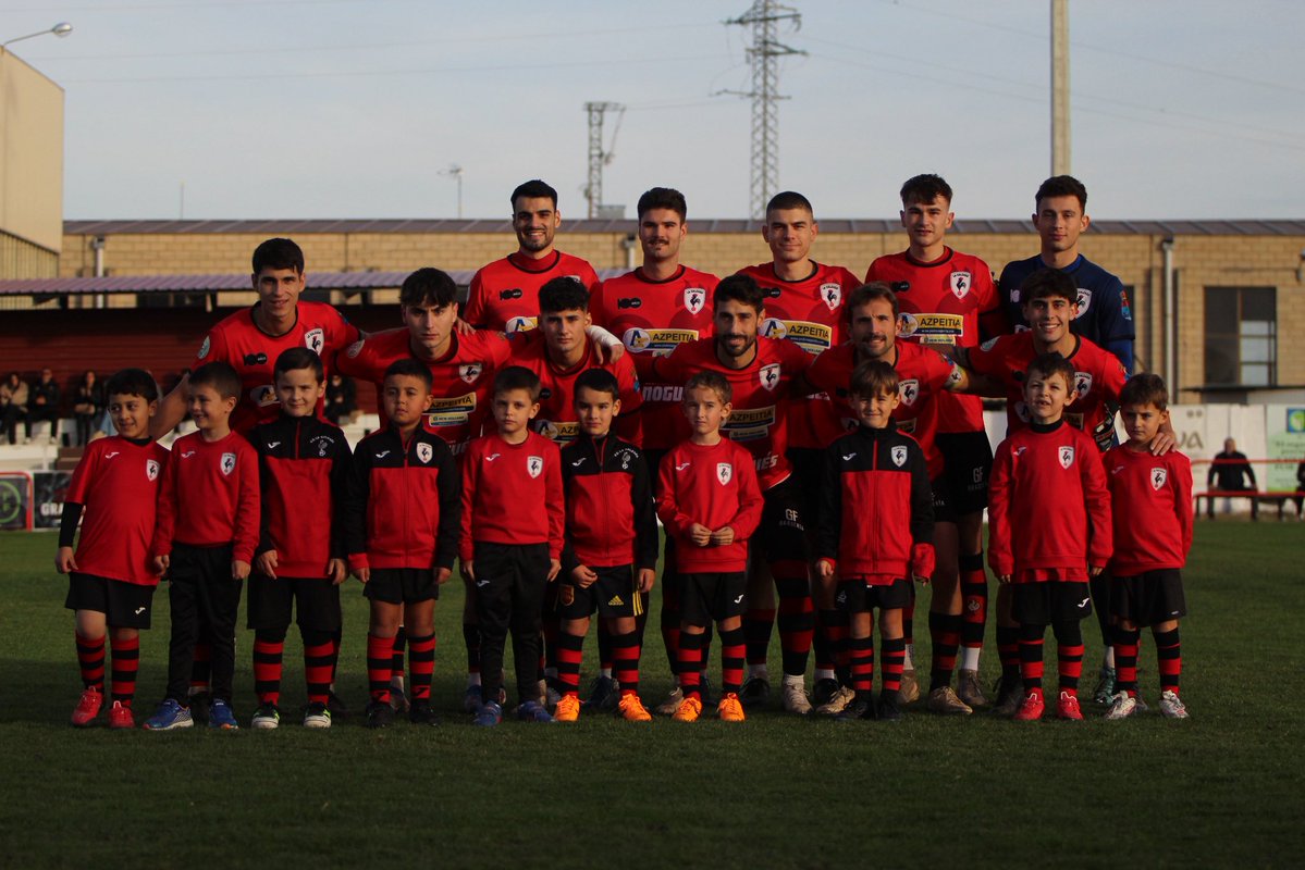 ⏸️ 45' | 0-0 | Descanso en El Rollo. 

#LaCalzadaVianes #TerceraRFEF #Temporada2526