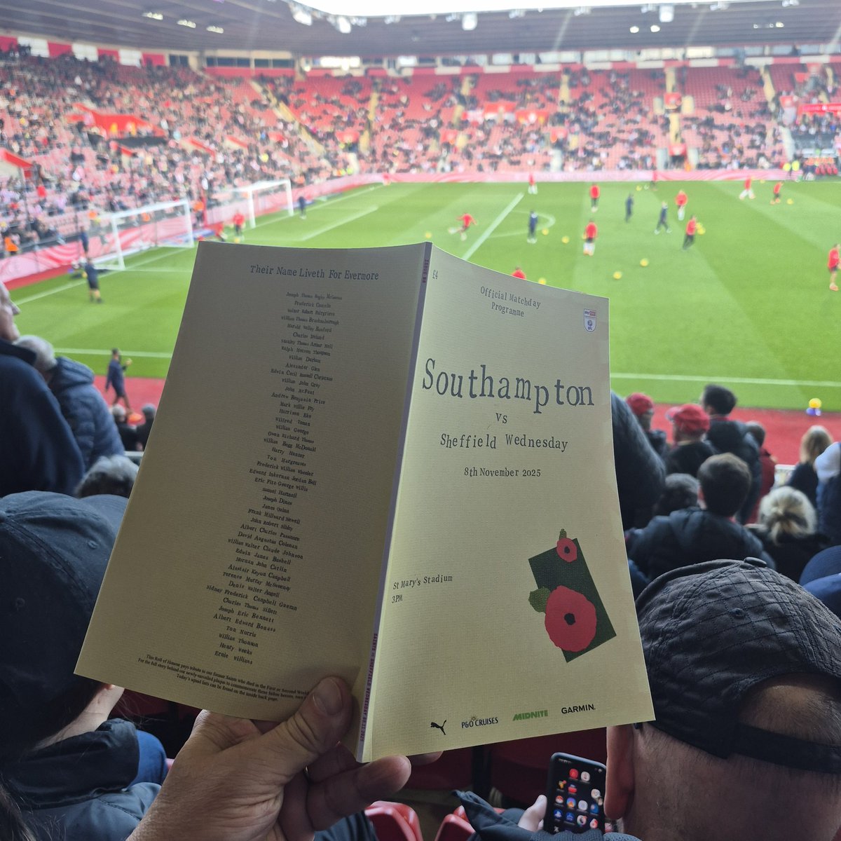 Excellent <a href="/SouthamptonFC/">Southampton FC</a> match programme for yesterday's game v Sheffield Wednesday. The back cover is a roll of former players who lost their lives in the two World Wars. #RemembranceDay #SouthamptonFC