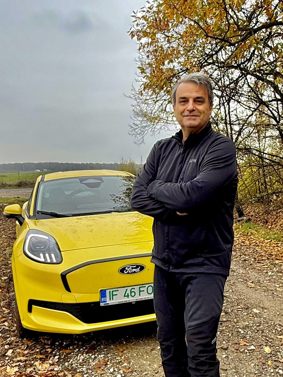 In oras, o incarci cam o data pe saptamana - si asta acum, ca s-a facut cam frig. Pe autostrada, autonomia e mai mica: incarci la Sinaia sau chiar Brasov, daca pleci din Bucuresti full. 

Paradoxal, daca prinzi trafic lent pe centura Ploiesti si dupa ea, autonomia creste. Pentru