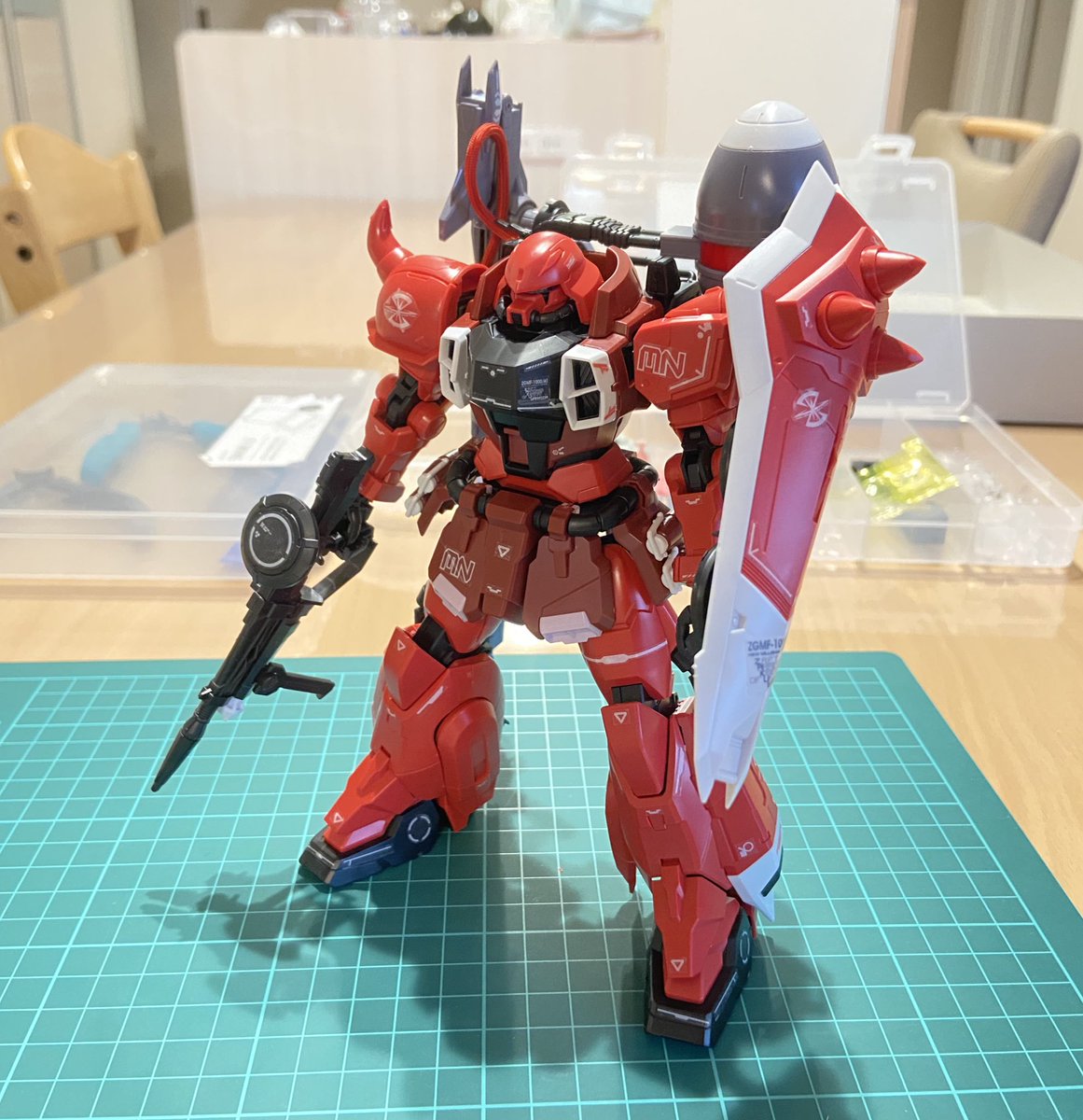 ryo5338's tweet photo. 金沢ホビー展示会から帰った後、息子はENTRY GRADEのνガンダムを黙々と作って完成させました!
父はルナマリアホーク専用機 ガナーザクウォーリア完成させました。
#ENTRYGRADE
#νガンダム
#ルナマリアホーク
#ガナーザクウォーリア https://t.co/cyk51pZdQ8