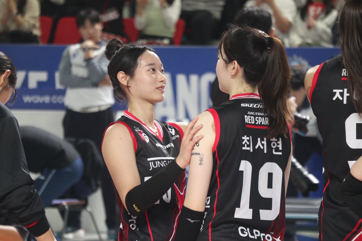 서현이 팡팡인터뷰 가기전에 열심히 외모체크 해주던 효서 ..🪽