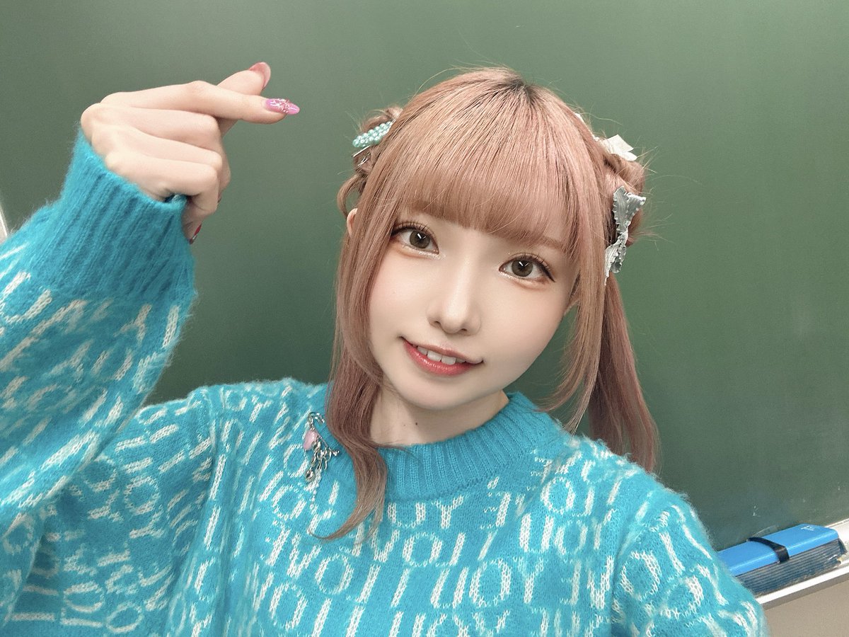 #シャニソン_リリイベ 💿✨
ご来場いただきありがとうございました！！

「大好き」という言葉のパワーよ……！！！
たくさんの🫶🏻🫶🏻嬉しかったです☺️💖

『KoiKyun！』たくさん聴いてね！見てね！

フィーリンフォーリンキュン！イメージのスタイルにしてみました🩵
#シャニソン #シャニマス