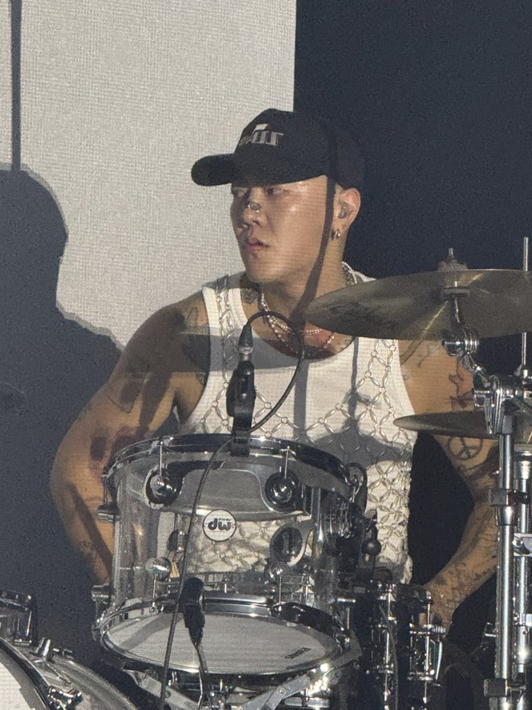 박한솔이얼굴에밴드를붙였다니까?