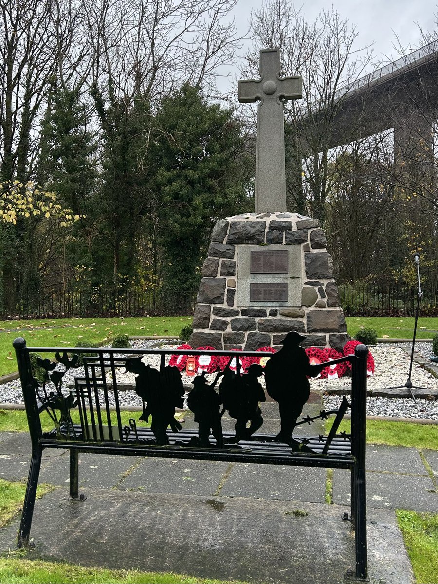 Honoured to lay a wreath alongside Cllr Kevin Crawford at Old Kilpatrick’s Remembrance Service this morning ❤️

We must never forget those who made the ultimate sacrifice for the freedoms we enjoy today. My thoughts are with all those affected by war and conflict, past &amp; present.