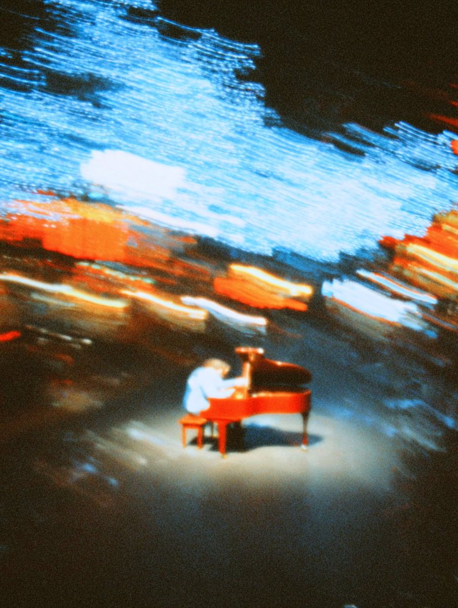 justmaxcreating's tweet image. why is blurred always better?