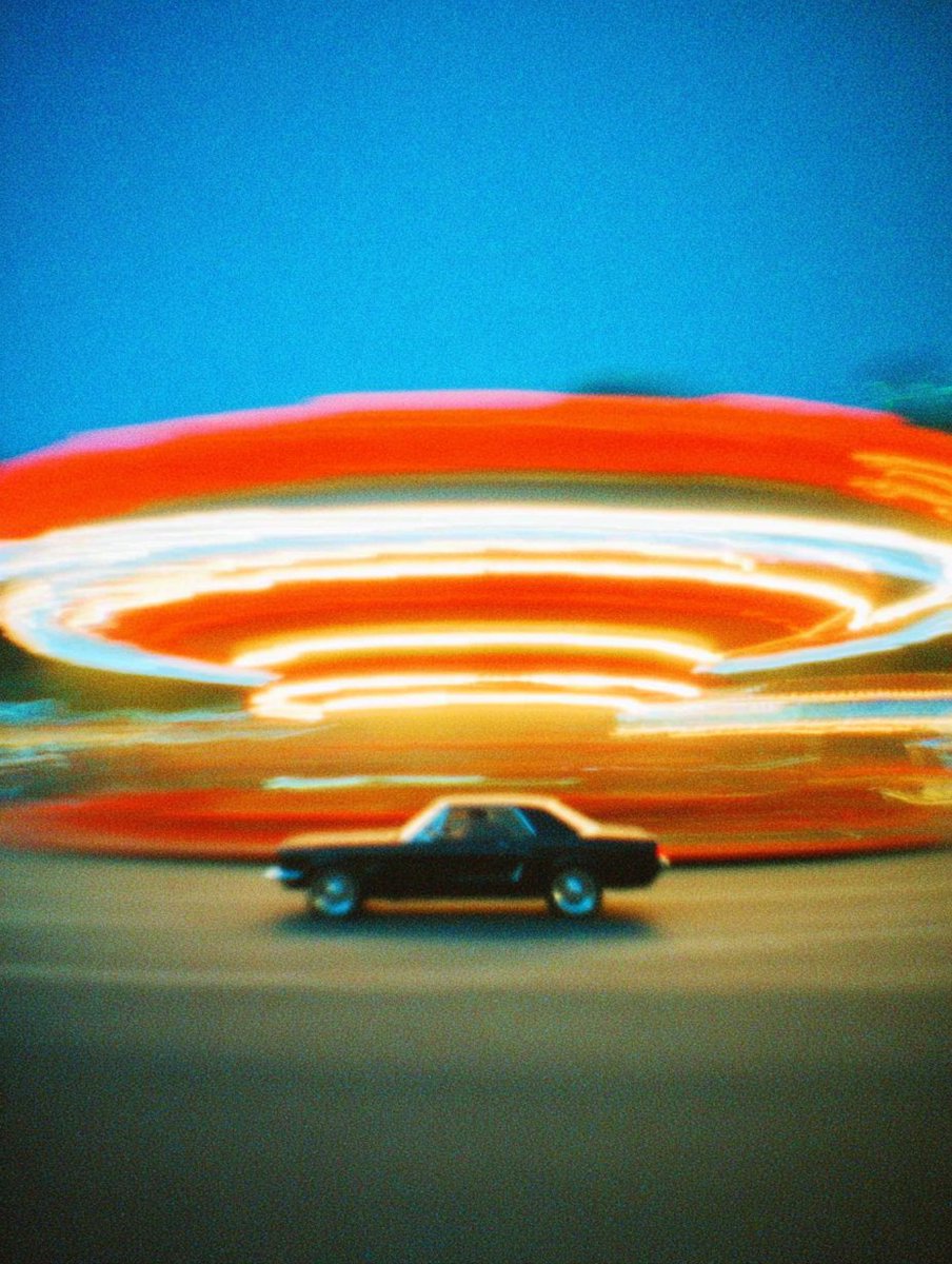 justmaxcreating's tweet image. why is blurred always better?