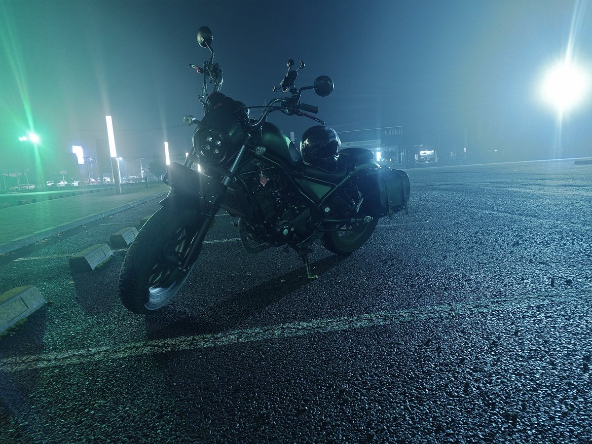 インパきたけど案の定やること無く
コーヒー飲みながら一服
 しかも写真とったら神々しくなった笑
#レブル250