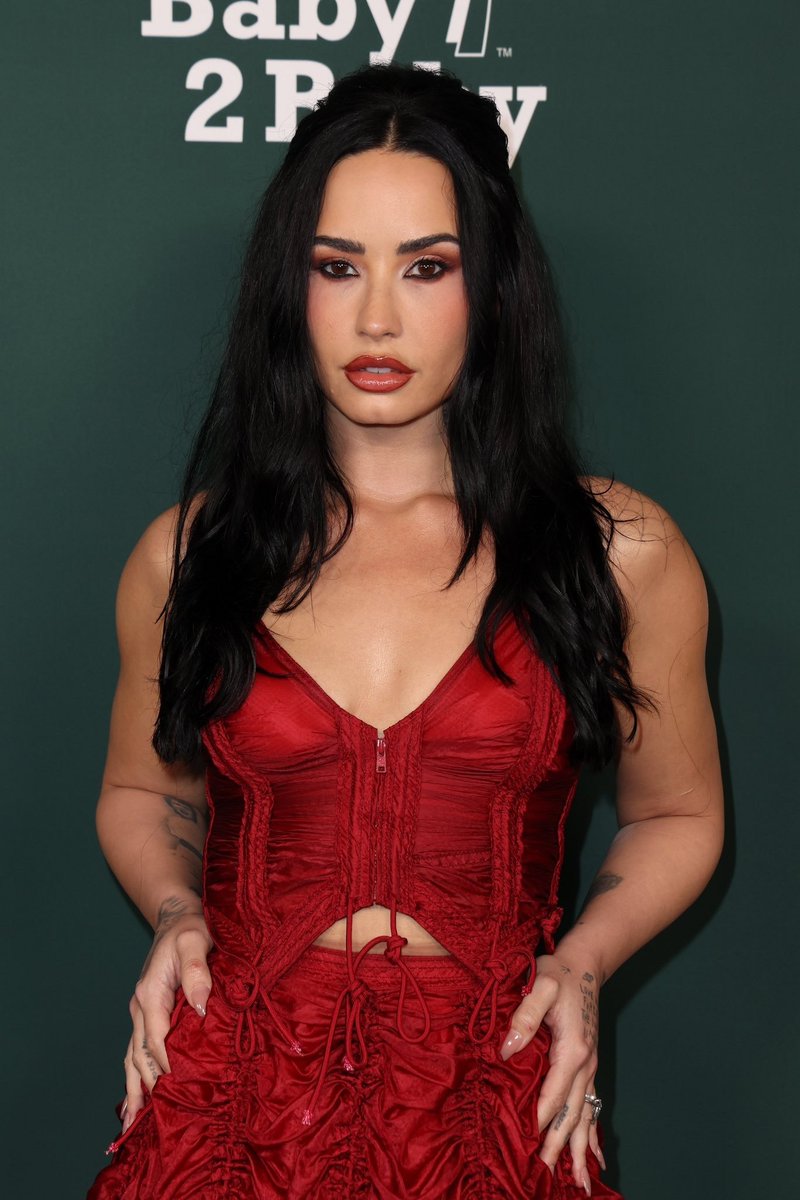 Demi Lovato el 8/Noviembre en la Gala "Baby2Baby", en Los Angeles