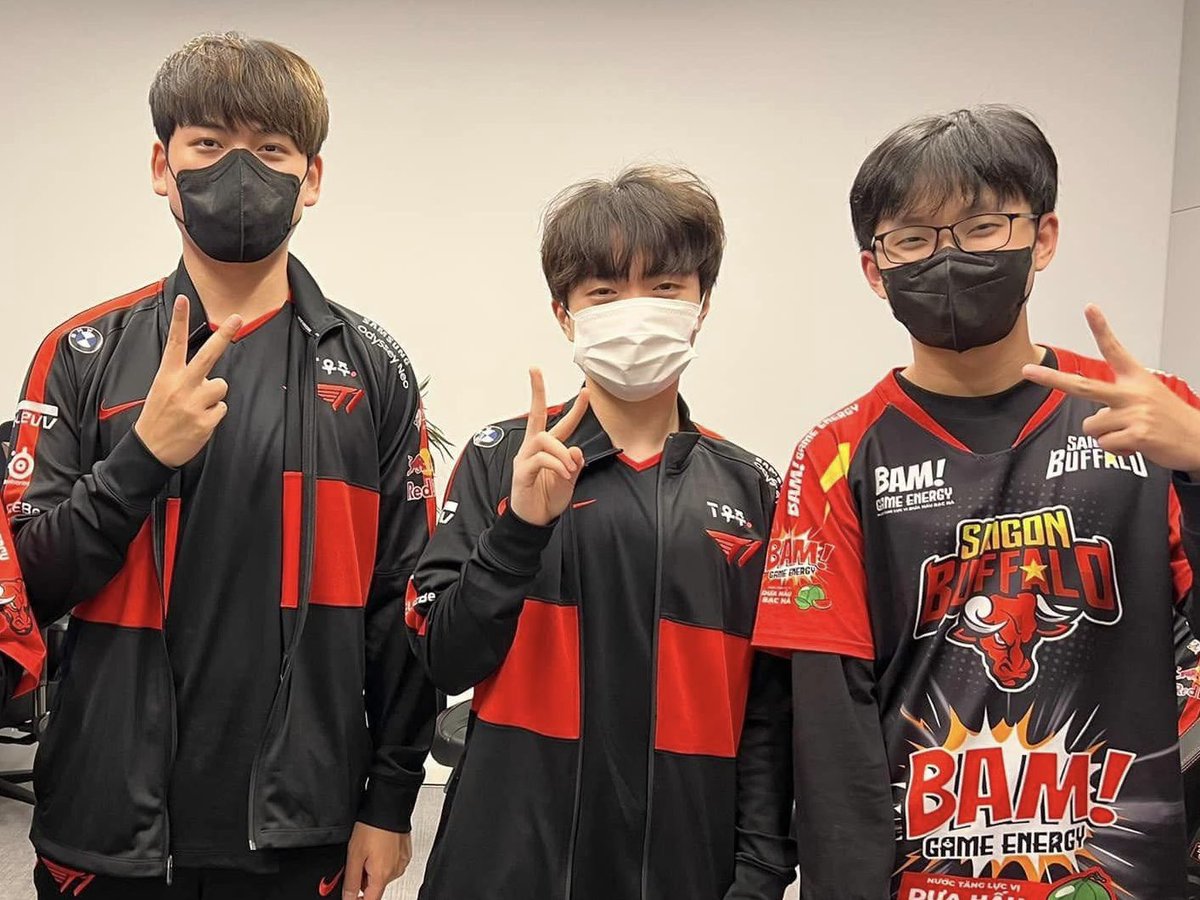 There are 6 Worlds titles in this photo 🥰