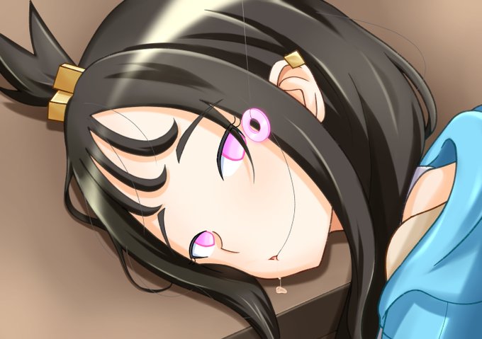 机に突っ伏してるの好きすぎてな 