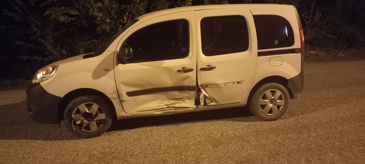 olcayesmeli's tweet photo. Çok haklısınız, ben şu anda benzer sorunu yaşıyorum. #zürichsigorta  kasko poliçesi olmasına rağmen, #zürichsigorta nın yönlendirmesi ile anlaşmalı olduğu servise aracımı aldırdım. Ama maalesef aracımın onarımını yapmıyorlar. Ve üstelik o kadar rahatlar ki; anlamak mümkün değil. https://t.co/BLqm2Mb5Vr