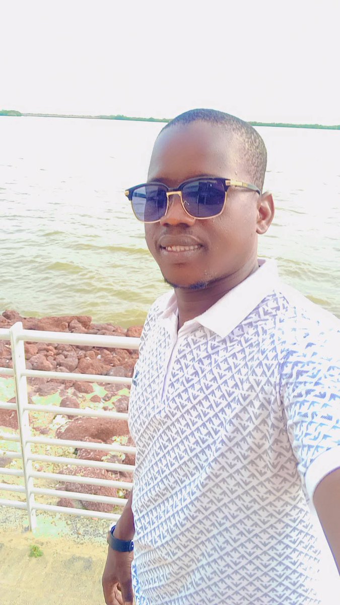 hamdinhobarca's tweet photo. 🎯 Tout rêve semble irréalisable... jusqu’à ce qu’on ose le poursuivre.
On nous fait lire #VoldeNuit” en 3e pour:
👉 Apprendre que croire, persévérer et agir peuvent transformer l’impossible en réalité.
Crois en toi, agis avec détermination.
Le reste suivra. 🌟
#Motivation  #NGS https://t.co/CxrozDqZiy