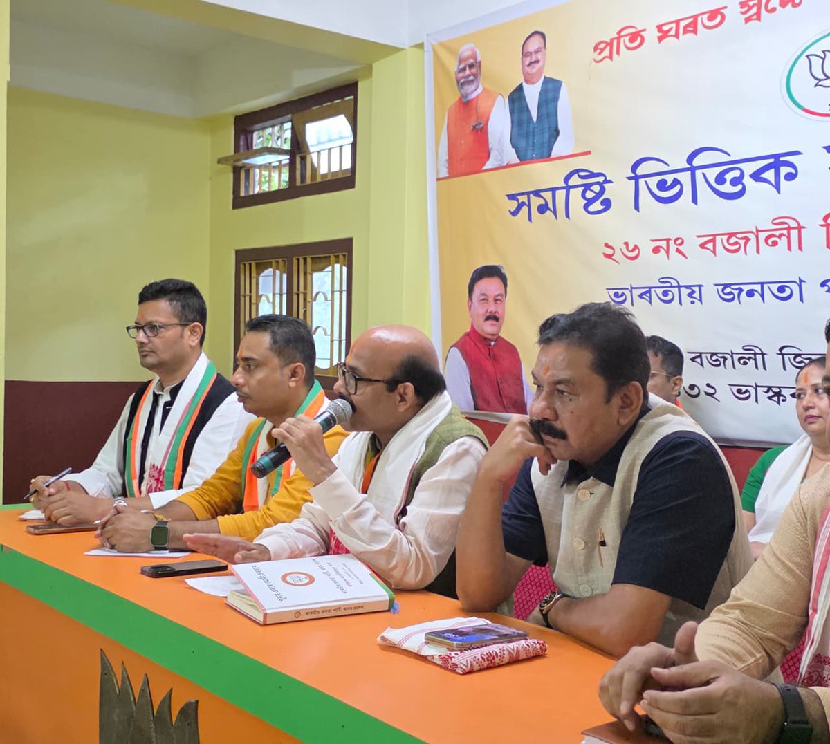 HarishD_BJP's tweet image. असम प्रवास के क्रम में आज बजाली जिले के बजाली विधान सभा के संगठनात्मक वैठक में भाग लिया !वैठक में विभिन्य संगठनात्मक विषय पर विस्तार से चर्चा की गई !वैठक में मुख्य रूप से माननीय मंत्री एवम स्थानीय विधायक श्री रंजीत दास जी जिला अध्यक्ष श्री मुकुट कलिता जी प्रदेश उपाध्यक्ष श्री…