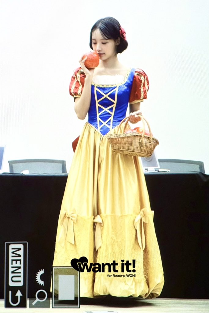 wonit525's tweet photo. 251109 pre🐈‍⬛

🍎👑

#원이 #리센느 
#WONI #RESCENE https://t.co/UxtXGN23xx