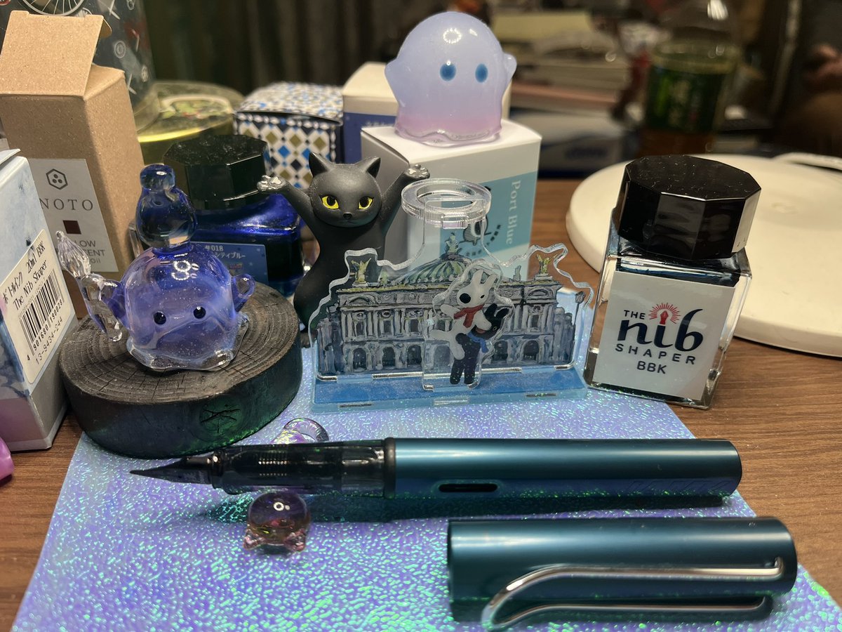 『家霊』岡本かの子
#朝活書写 No.2220
#朝活書写_2220
2025.11.08

#nibshaperbbk 
#青緑愛好連盟
#lamy 
#アルスター
#漢字ニブ
#リサとガスパール
#ネコのペンおき
#carrocro 
#きゃろくろおばけ 
#キャロちゃん