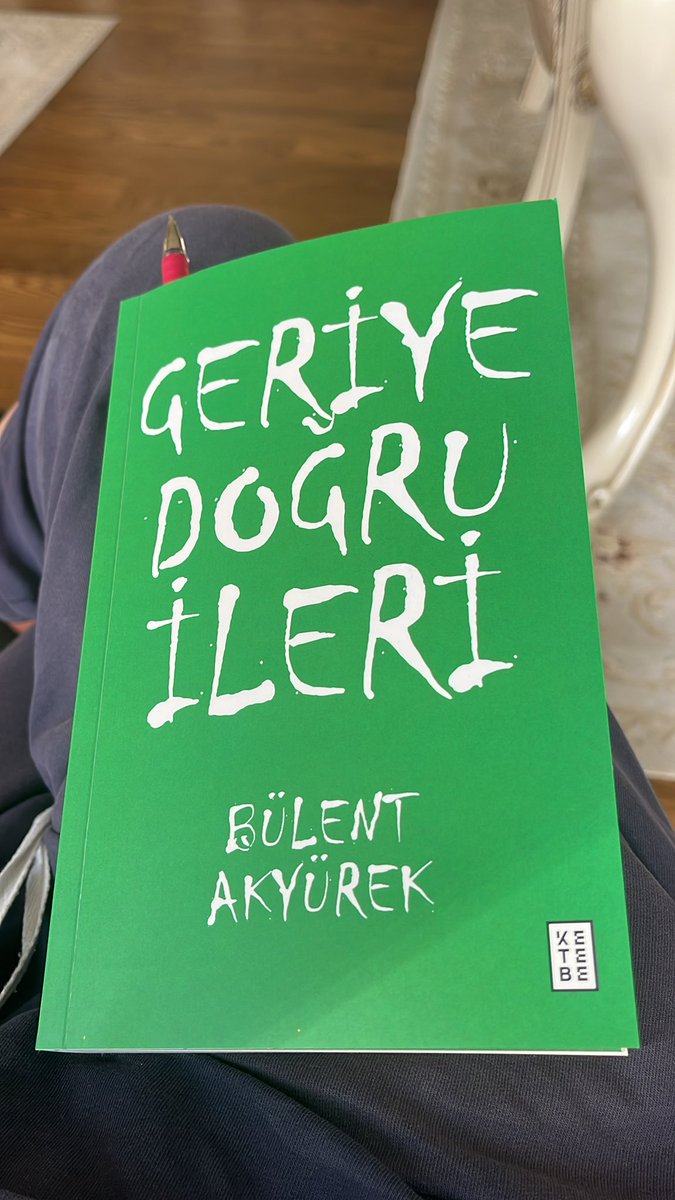 Bir olomon erkaklar bir mushuk kamming Bir olomon erkaklar bir mushuk kamming