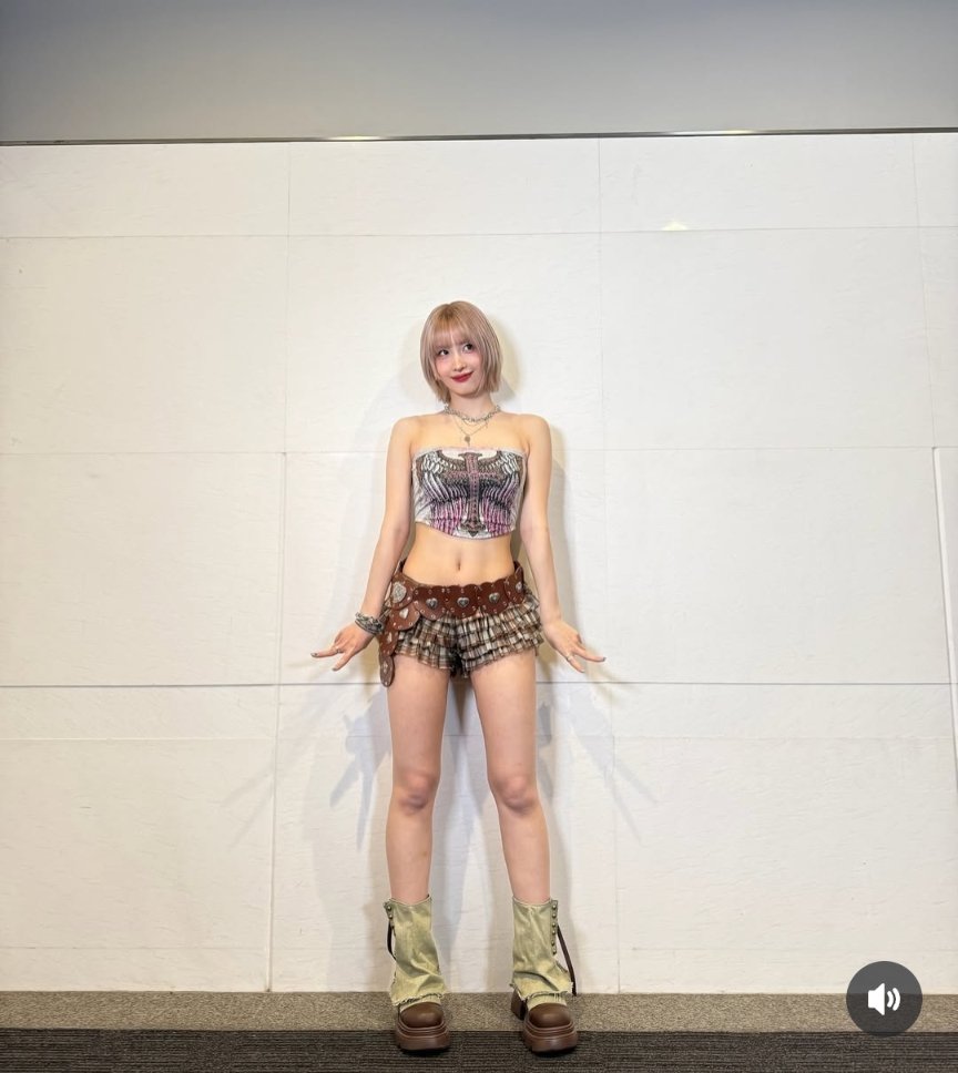 beingnerd_'s tweet image. happiest birthday momo chan🥰