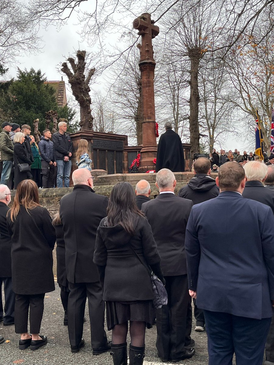HalesowenWMP's tweet photo. Halesowen NHT was proud and privileged to stand with our community this morning, remembering those who gave their lives for us. We will never forget. #RemembranceDay #WeWillRememberThem https://t.co/IGdLuf827n