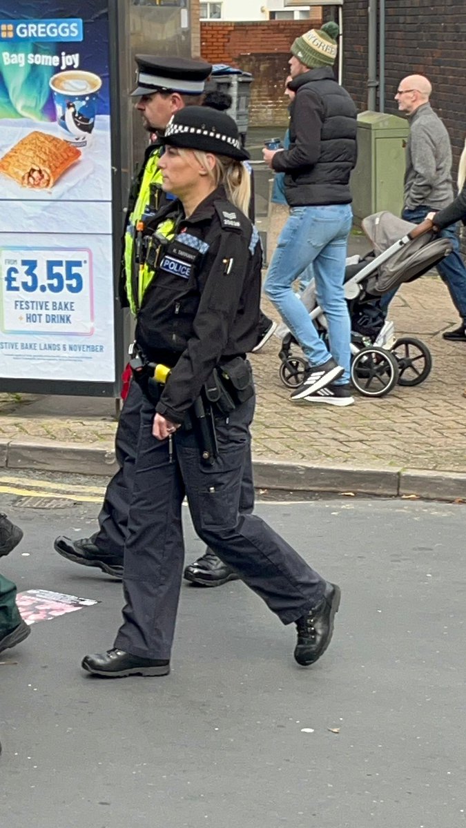 HalesowenWMP's tweet photo. Halesowen NHT was proud and privileged to stand with our community this morning, remembering those who gave their lives for us. We will never forget. #RemembranceDay #WeWillRememberThem https://t.co/IGdLuf827n