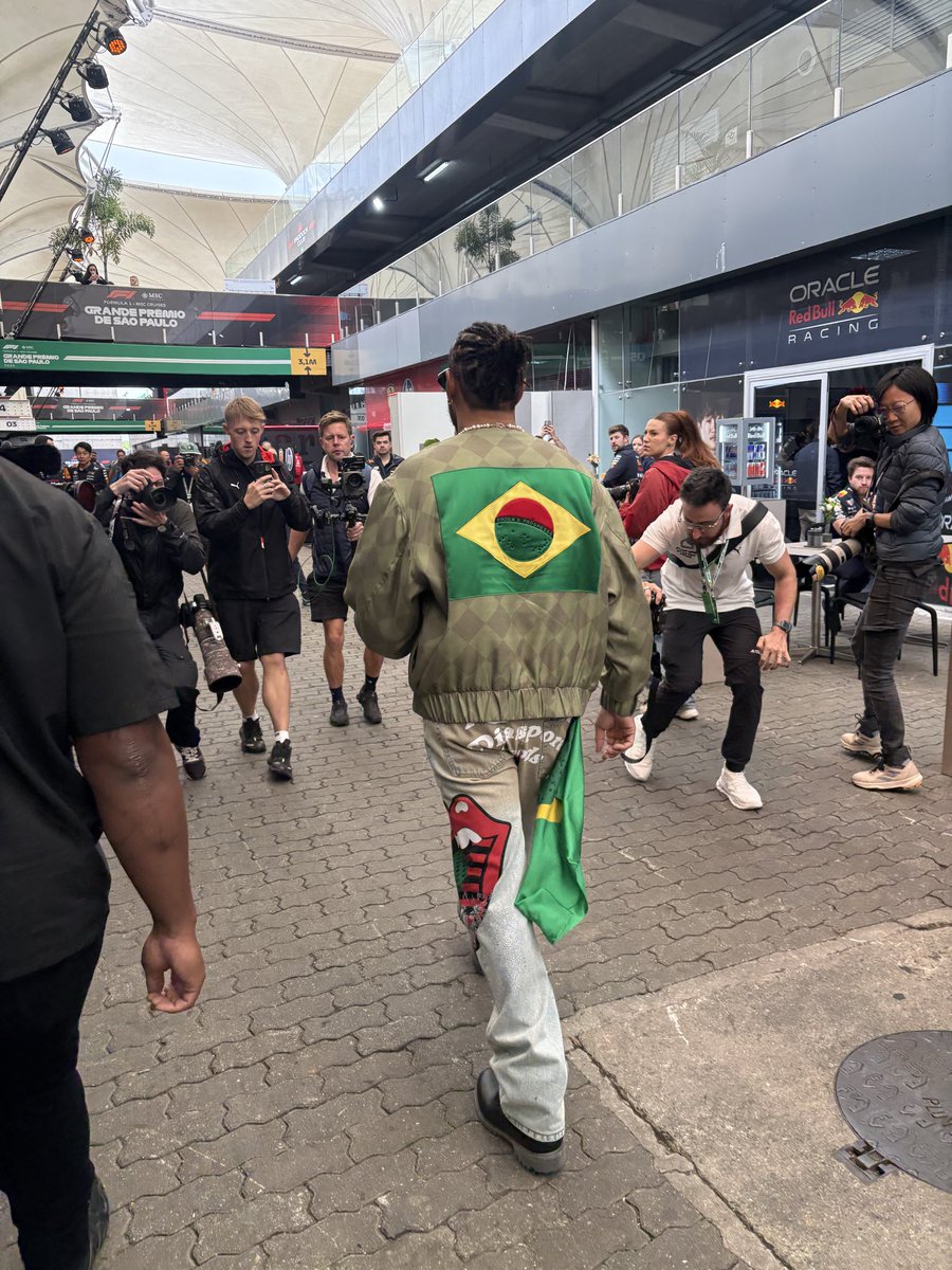 Bom dia com Hamilton de brasa 🇧🇷