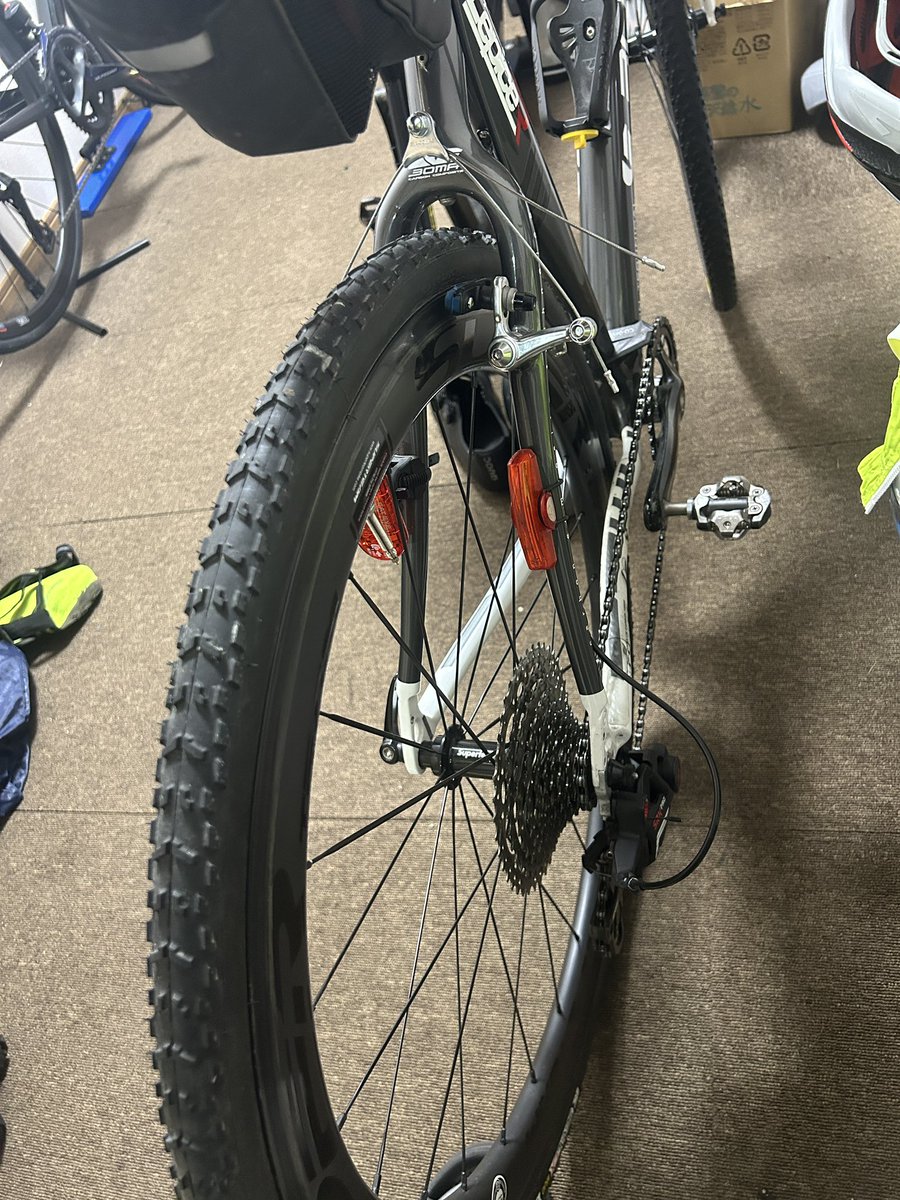 twobytwo_sp's tweet image. 雨なんで通勤車をゴソゴソと🧰
タイヤをイボイボに変えたら
シクロ車になってきました。
年明けの堺浜にエントリーしてみるかな
まあ、素人はラップされて終了でしょうが😅