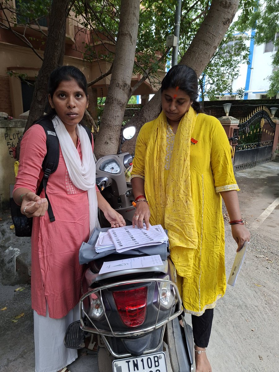 SangeethaMathi2's tweet image. எனது கிளையில் BLO அதிகாரியுடன் வாக்காளர் பட்டியல் சரிபார்ப்பில் 
09.11.2025
#highlights 
#KesavaVinayakan