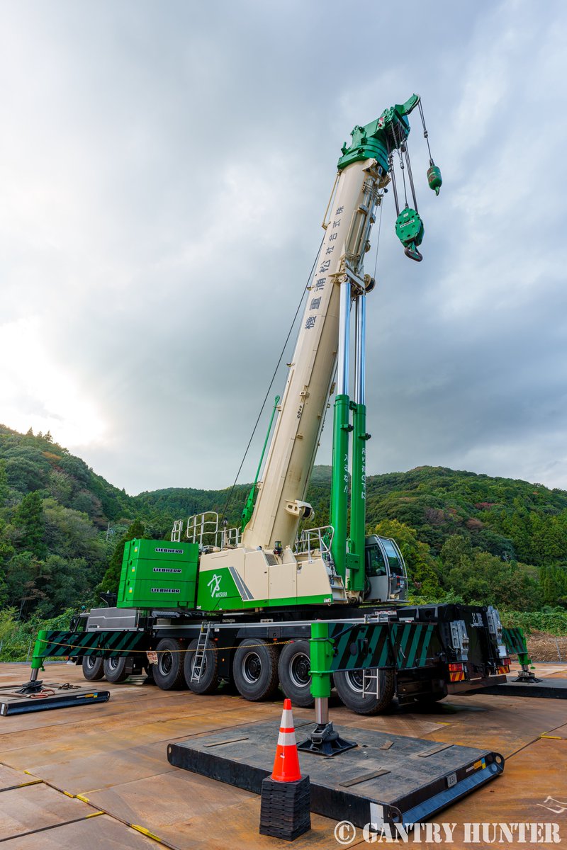 GANTRY_HUNTER's tweet image. LIEBHERR LTM1450NX in NacelleSite 
ナセル土場にはLTM1450NX Yガイ無し仕様ですね😆
月曜から楽しみですw
 #LIEBHERR #リープヘル #クレーン #重機 #建機 #松浦重機 #crane