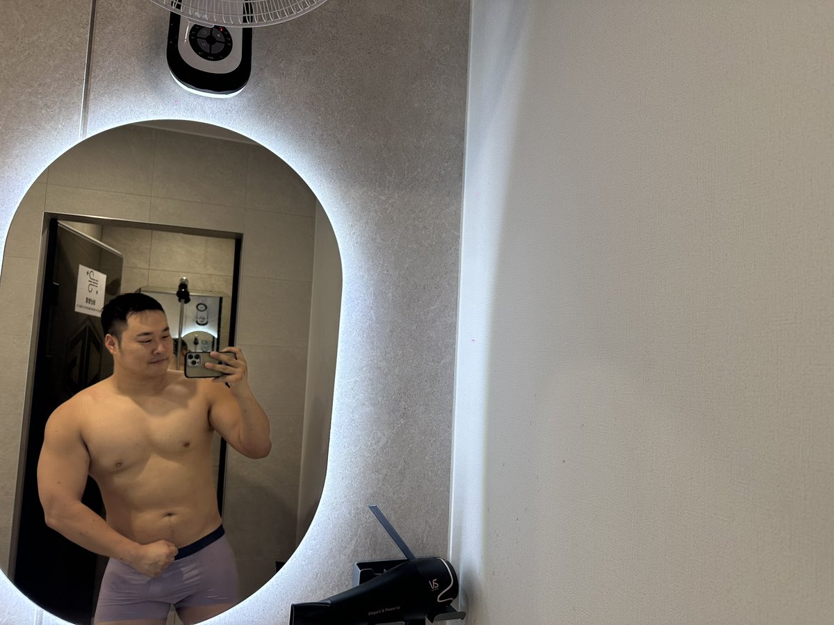 헬스 시작한지 이년반이 지났어요