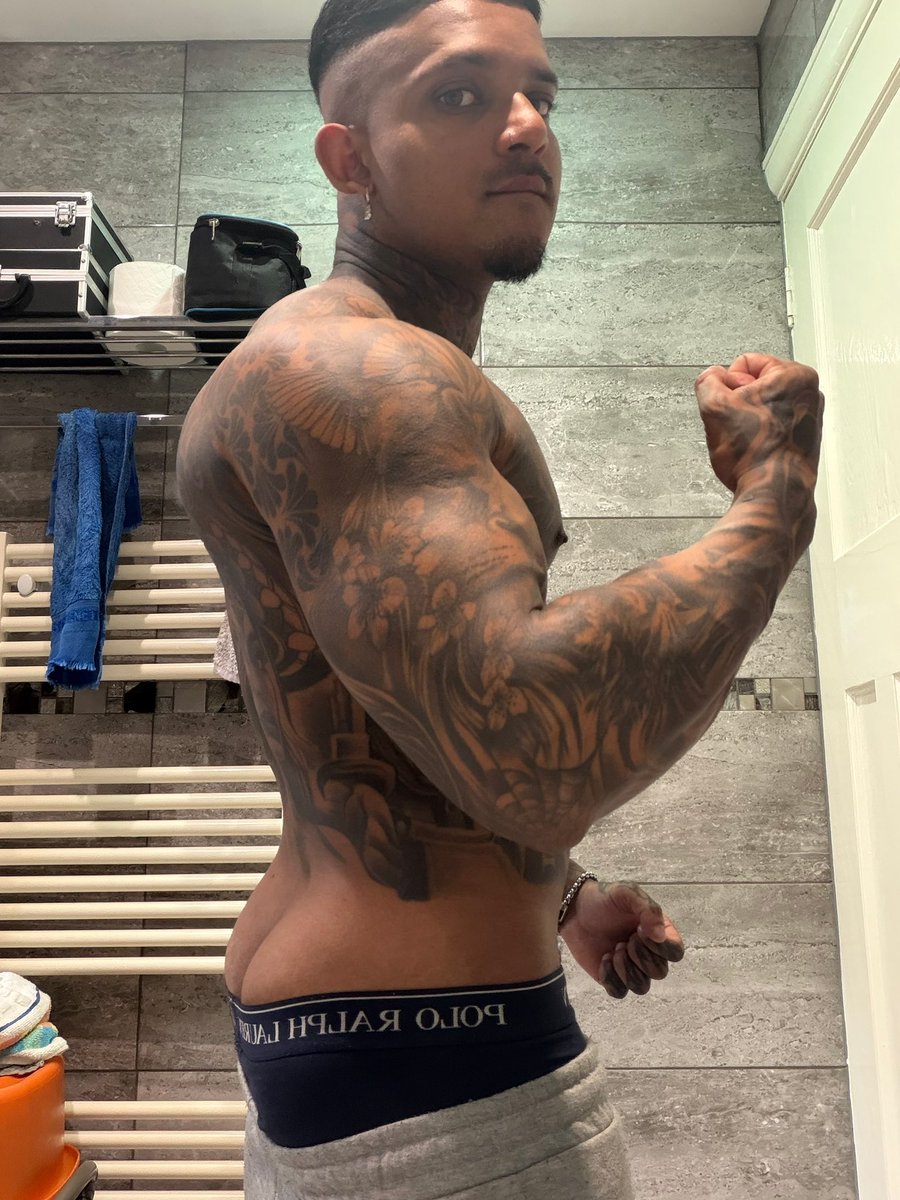 I’m back online boys! So hungover yesterday, recovered now &amp; I want hot Sunday Service

Get me a coffee &amp; approach in the dm’s 

I’m online all day 😈