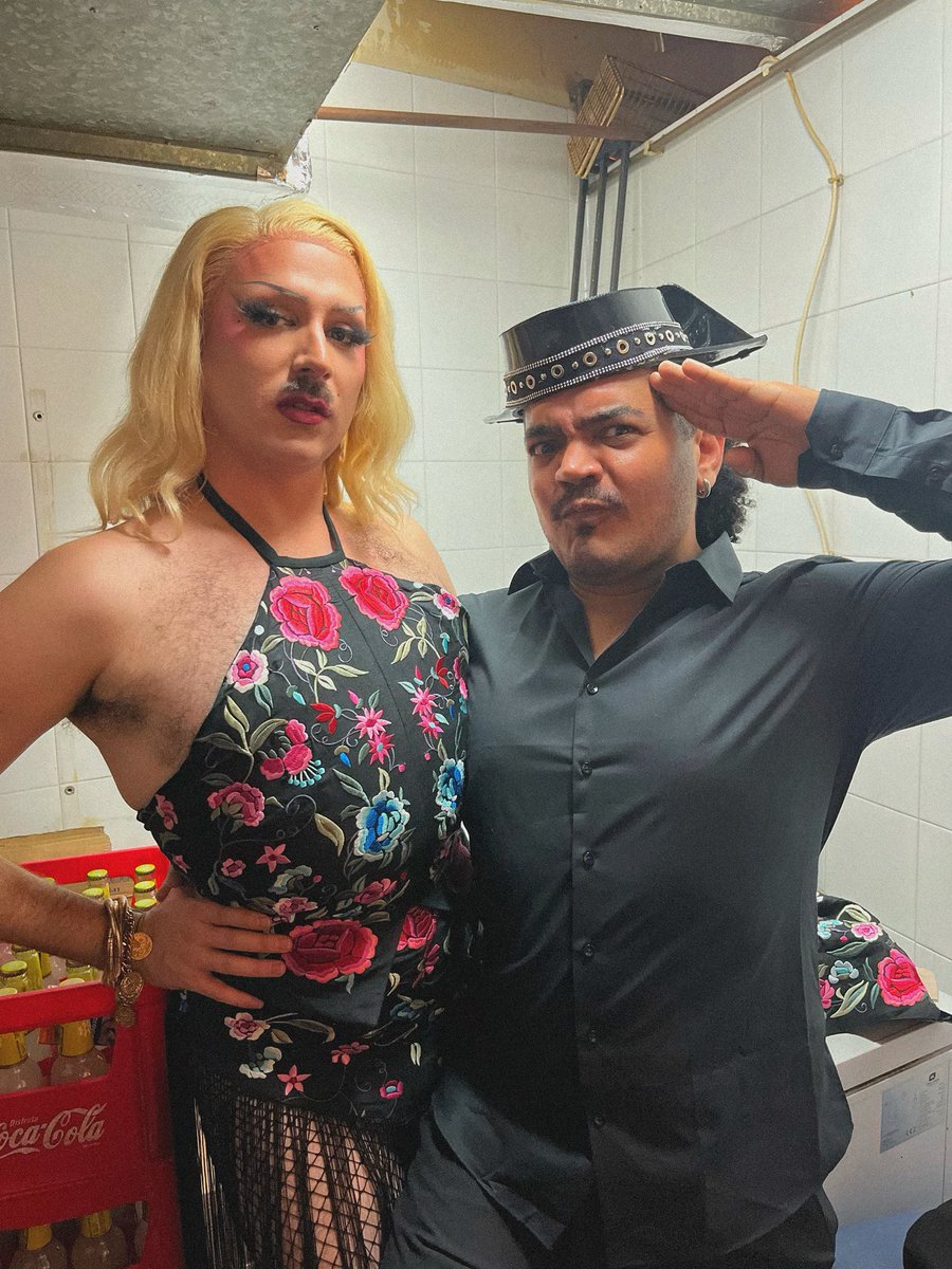 Maricones, Franco ha muerto!