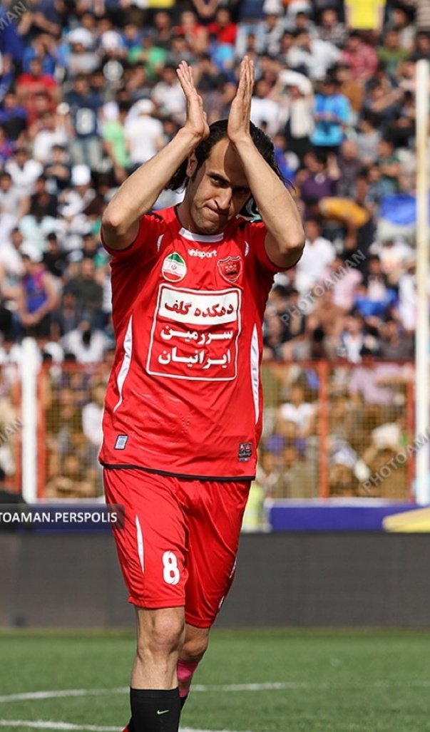 خبرنگار:
آقای #مازیار_زارع
چیو بیشتر از همه تو زندگی دوسداری؟!
مازیار زارع: خانوادم ، ملوان
خبرنگار:
نظرت در مورد #علی_کریمی چیه؟!
#مازیار_زارع :
همونقدر که من عاشق ملوانم
علی عاشق پرسپولیسه ... ❤️8❤️
#پرسپولیس