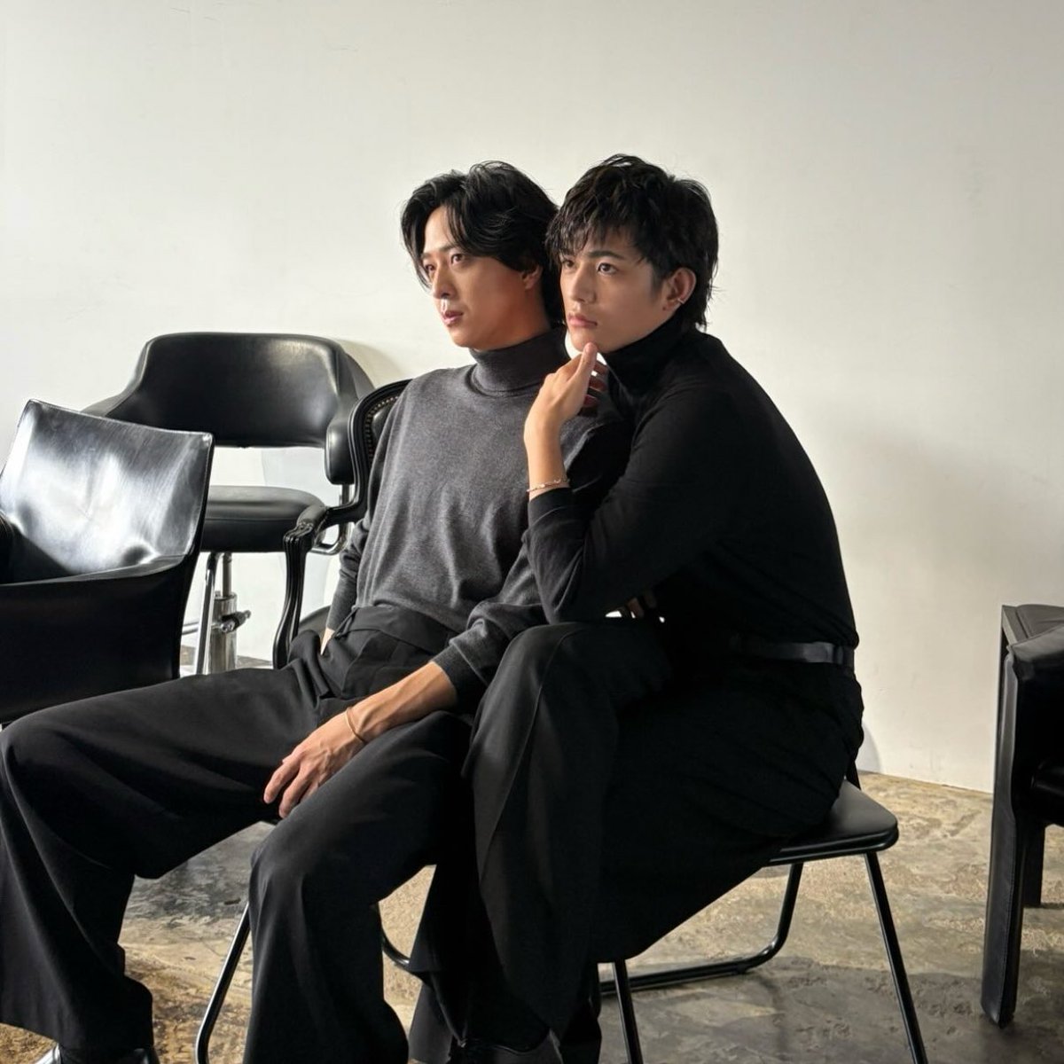 _nnz8lq_'s tweet image. 大輝くんてらしの好きすぎてるのバレバレでかわいい😹😹2回連続てらしのオフショ投稿してくれててオタクに優しいアイドルで好きだなー( ◜֊◝ )🤍
 #しのグラム  #timelesz  #篠塚大輝