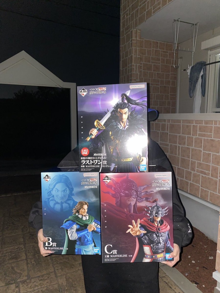 24ai_dance's tweet photo. しっかりラストワンまで
引いてきましたよぉー💜💚🖤
#キングダム
#キングダム一番くじ https://t.co/2ncQk0jPez