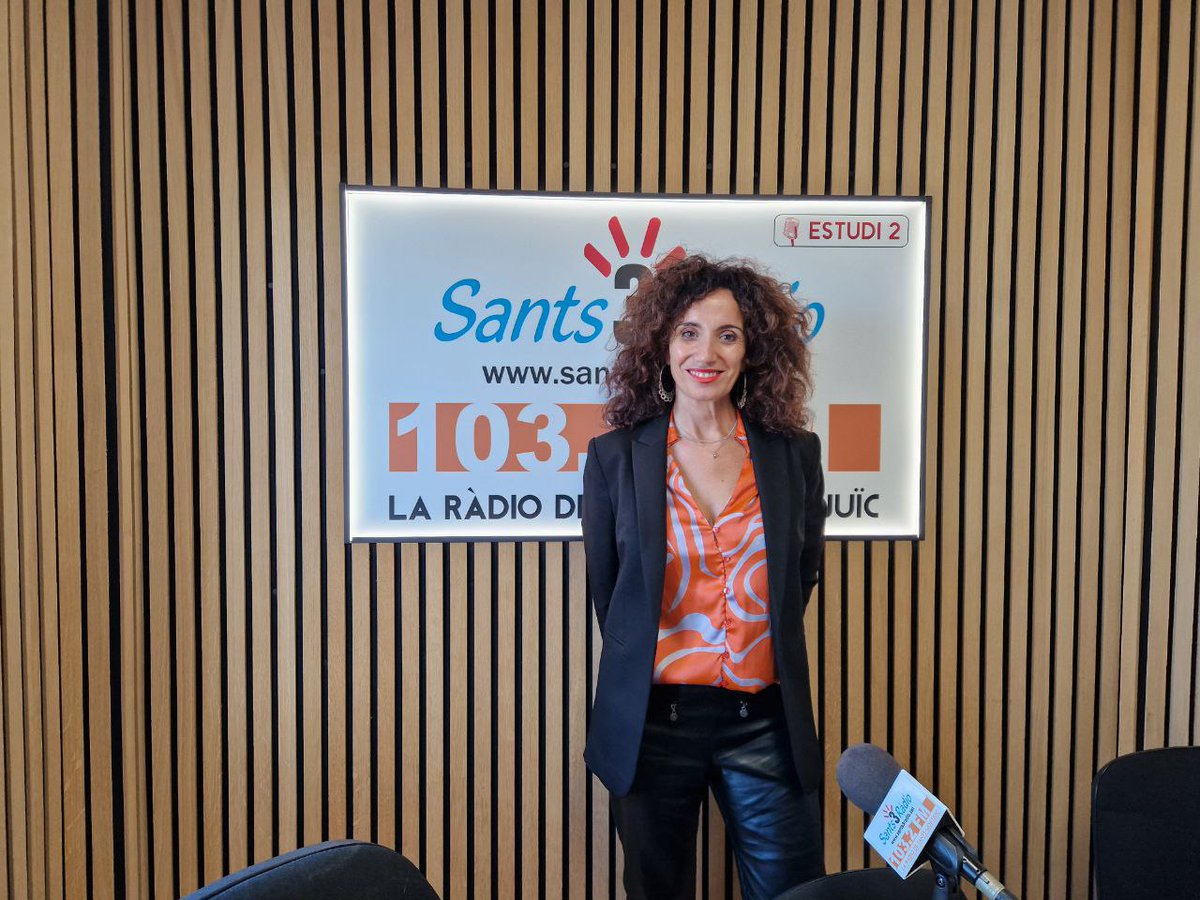 sants3radio's tweet photo. La cantant santsenca #Mireia #Feliu presenta "Res és el que sembla", un homenatge musical a l'Esteve Genís.💿
Al #SantsMontjuïcAlDia en @PauGatell entrevista a Mireia Feliu, que ens presenta el nou disc.
🎧Audio👉https://t.co/uMXFr1iZN3
📰Notícia📸👉https://t.co/nkpTtocn7H https://t.co/VPYk4G8CLf