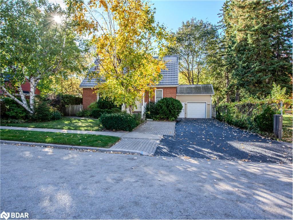 Join us for an exclusive tour of this stunning home in Brokerage Listings Post!
- Lindsay Percy with Royal LePage First Contact Realty, Brokerage
- Contact me at 705.739.3429